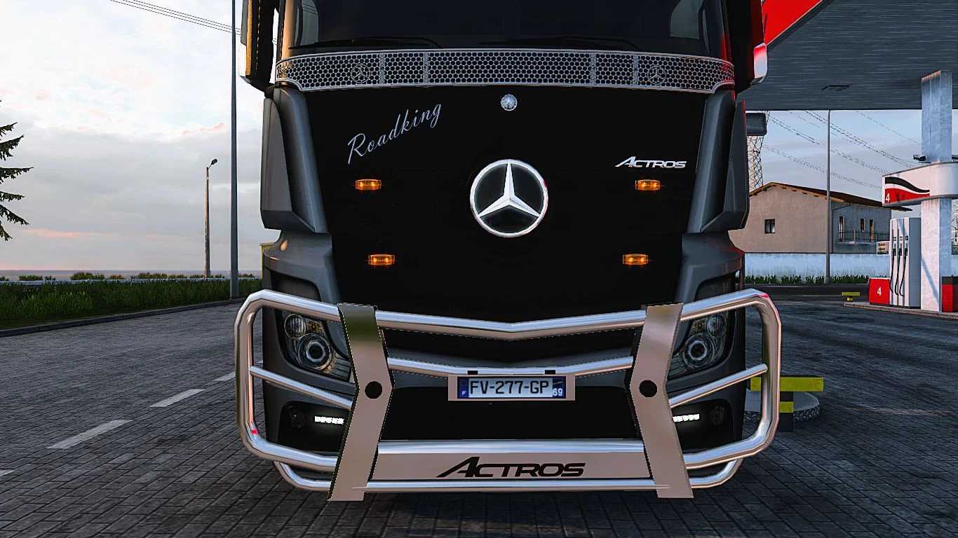1755096476_Grey-Actors-with-Bullbar-v10-for-ETS2.jpg